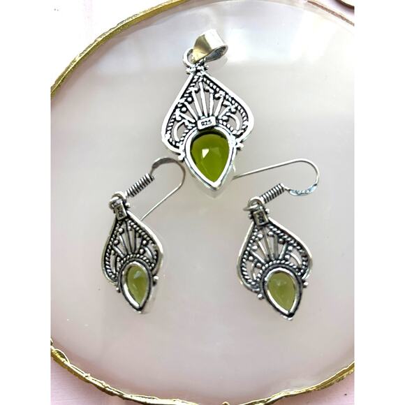 Sterling Faceted Peridot Pendant & Earring set - Picture 4 of 5
